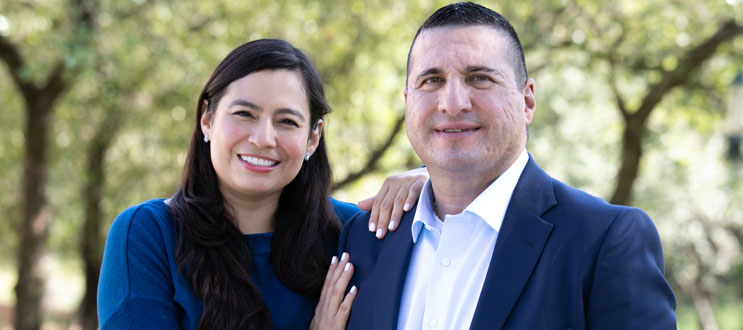 Carlos & Cayla Gonz&aacute;lez